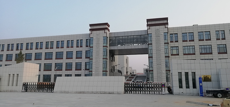 鄂爾多斯市蒙古族學(xué)校電教室電腦桌，安裝升降屏風(fēng)桌