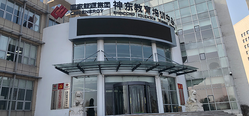 陜西榆林神東教培中心安裝升降屏風電腦桌，實現(xiàn)一室多用