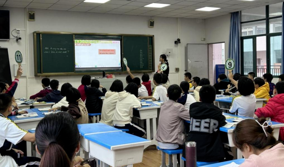 遼寧電視臺(tái)報(bào)道，AI教師進(jìn)課堂，傳統(tǒng)教學(xué)換新方